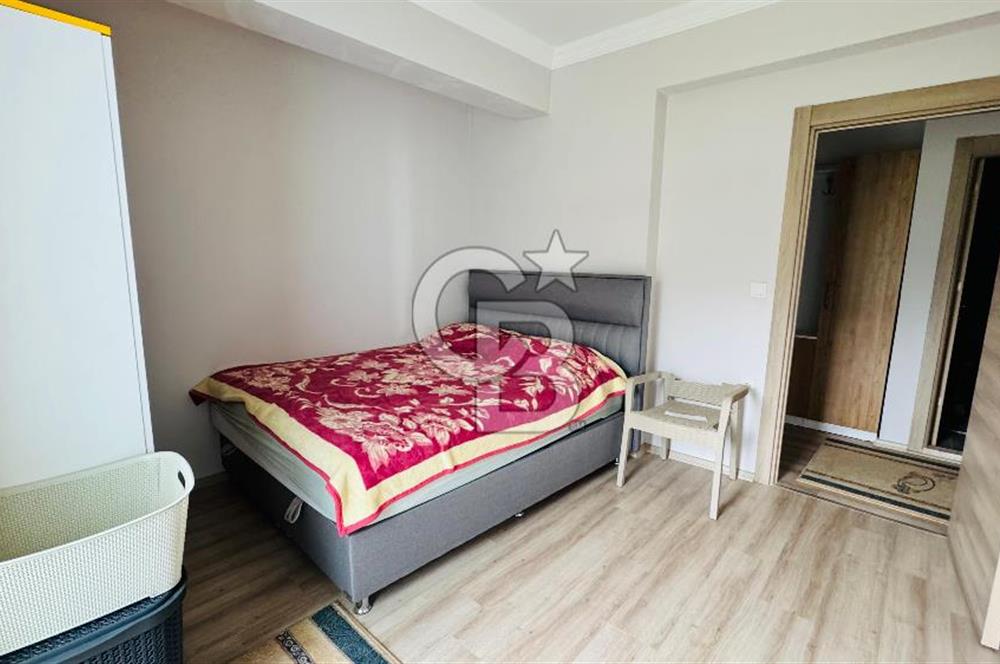 Yenifoça'da Havuzlu Site İçerisinde Kiralık 2+1 Eşyalı Daire