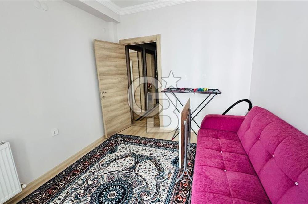 Yenifoça'da Havuzlu Site İçerisinde Kiralık 2+1 Eşyalı Daire