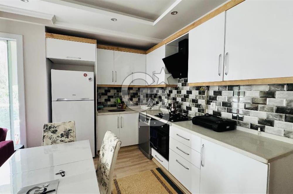 Yenifoça'da Havuzlu Site İçerisinde Kiralık 2+1 Eşyalı Daire