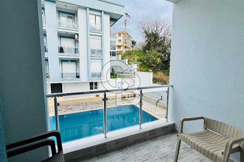 Yenifoça'da Havuzlu Site İçerisinde Kiralık 2+1 Eşyalı Daire