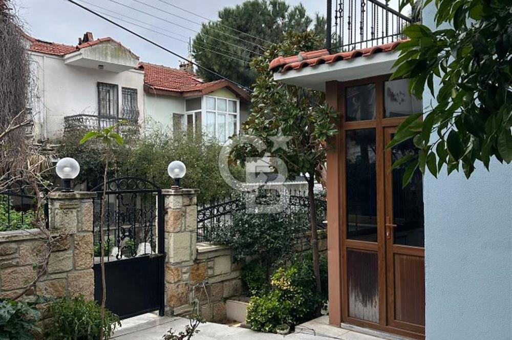 Foça İsmetpaşa Mah. Eşyalı Kiralık 1+1 Bahçe Katı Daire