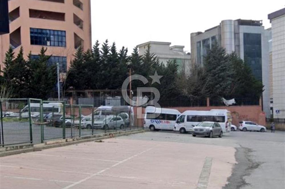 İSTANBUL ATAŞEHİRDE SATILIK TİCARİ İMARLI ARSA