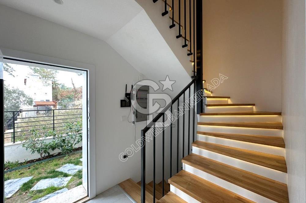 SOĞUCAK KUŞADASI’NDA SATILIK DENİZ MANZARALI ÖZEL HAVUZLU 3+2 TRİPLEKS VİLLA