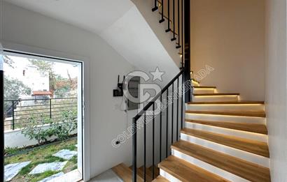 SOĞUCAK KUŞADASI’NDA SATILIK DENİZ MANZARALI ÖZEL HAVUZLU 3+2 TRİPLEKS VİLLA