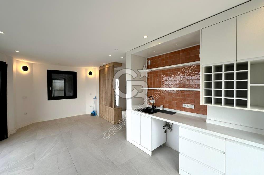 SOĞUCAK KUŞADASI’NDA SATILIK DENİZ MANZARALI ÖZEL HAVUZLU 3+2 TRİPLEKS VİLLA