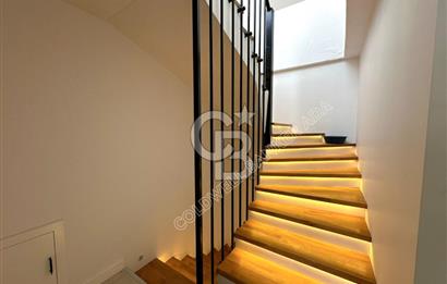 SOĞUCAK KUŞADASI’NDA SATILIK DENİZ MANZARALI ÖZEL HAVUZLU 3+2 TRİPLEKS VİLLA