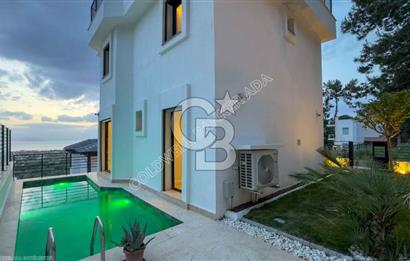 SOĞUCAK KUŞADASI’NDA SATILIK DENİZ MANZARALI ÖZEL HAVUZLU 3+2 TRİPLEKS VİLLA