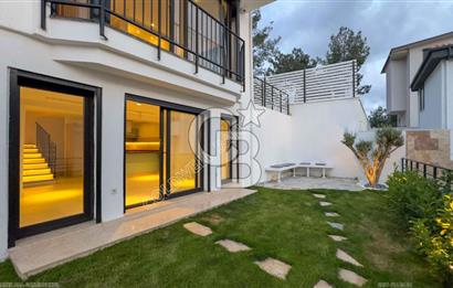 SOĞUCAK KUŞADASI’NDA SATILIK DENİZ MANZARALI ÖZEL HAVUZLU 3+2 TRİPLEKS VİLLA