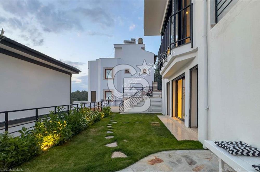 SOĞUCAK KUŞADASI’NDA SATILIK DENİZ MANZARALI ÖZEL HAVUZLU 3+2 TRİPLEKS VİLLA