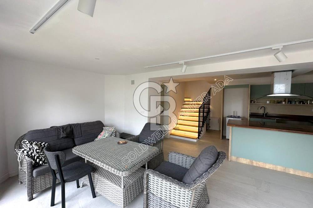 SOĞUCAK KUŞADASI’NDA SATILIK DENİZ MANZARALI ÖZEL HAVUZLU 3+2 TRİPLEKS VİLLA