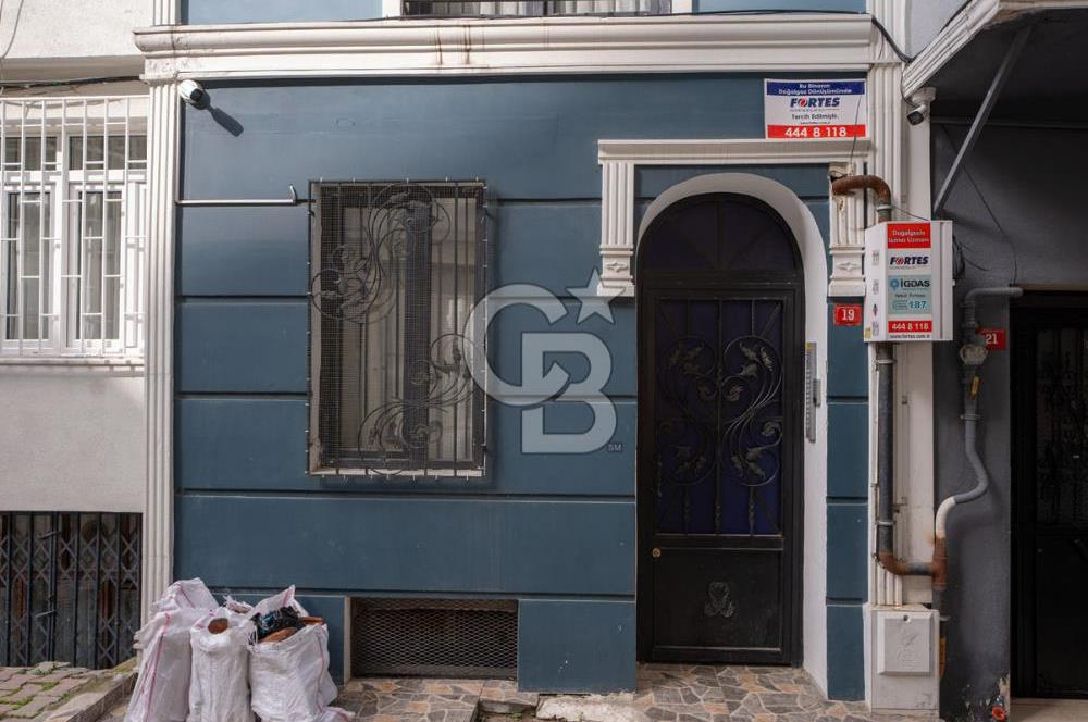 Beyoğlu Kalyoncu Kulluğu Mahallesi nde Komple Satılık Bina