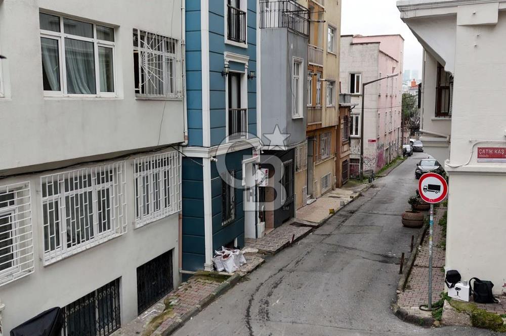 Beyoğlu Kalyoncu Kulluğu Mahallesi nde Komple Satılık Bina