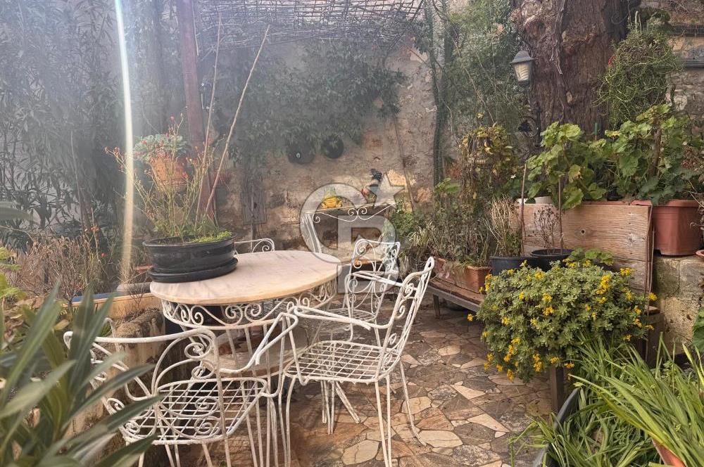 Seferihisar Orhanlı Satılık Müstakil Ev Ve Arsası