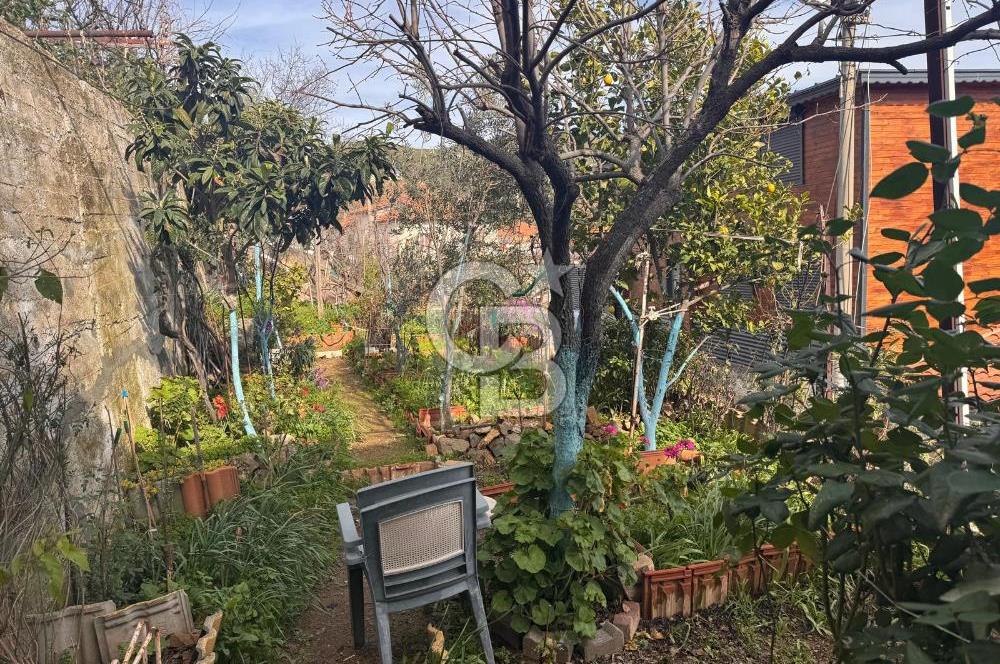Seferihisar Orhanlı Satılık Müstakil Ev Ve Arsası