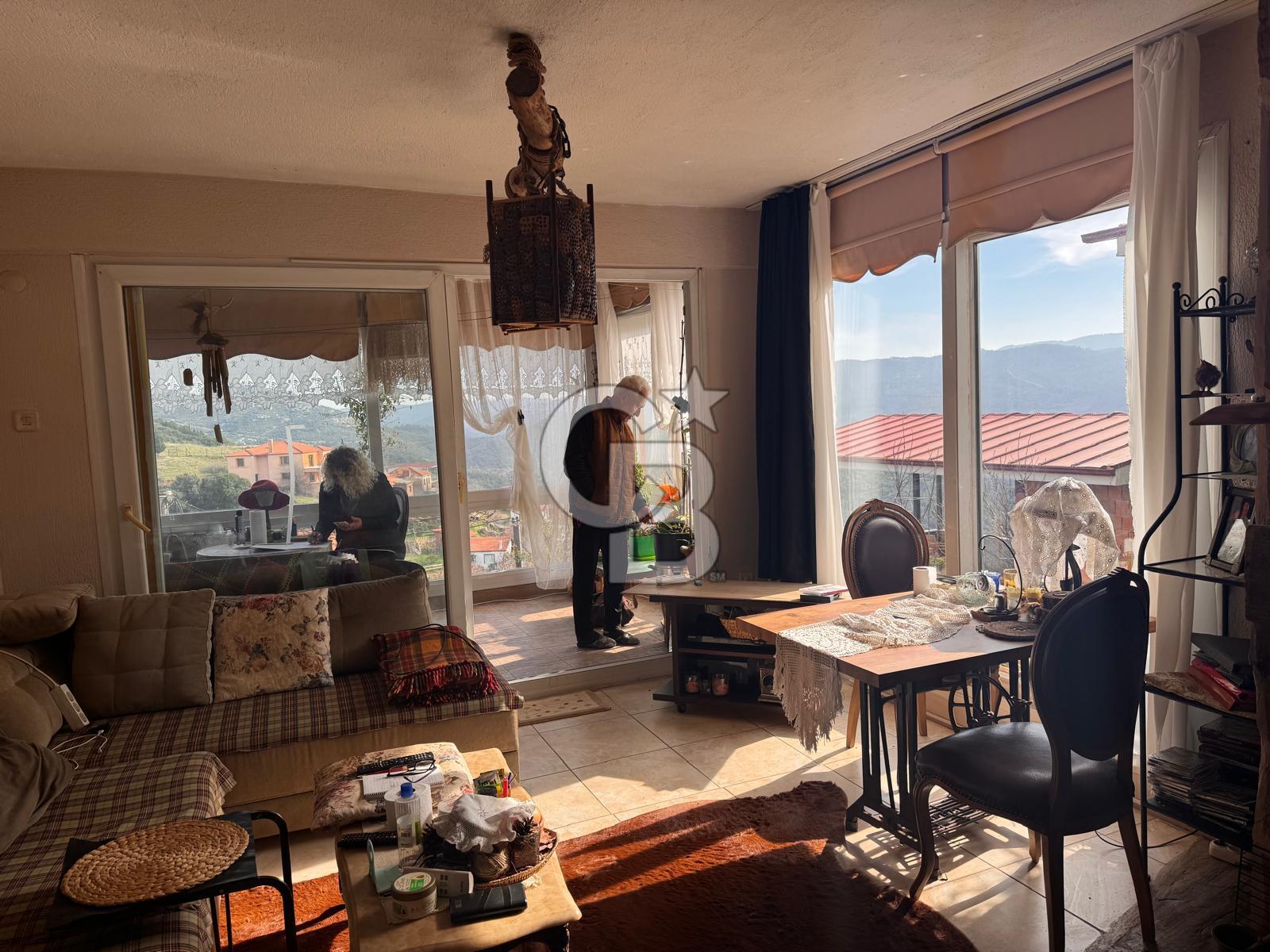 Seferihisar Orhanlı Satılık Müstakil Ev Ve Arsası