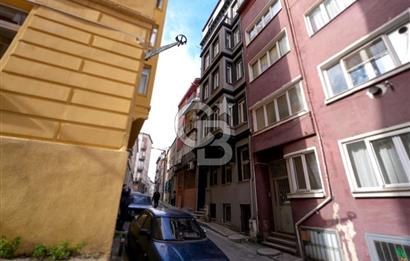 Beyoğlu Kamer Hatun Mahallesi nde Komple Satılık Bina