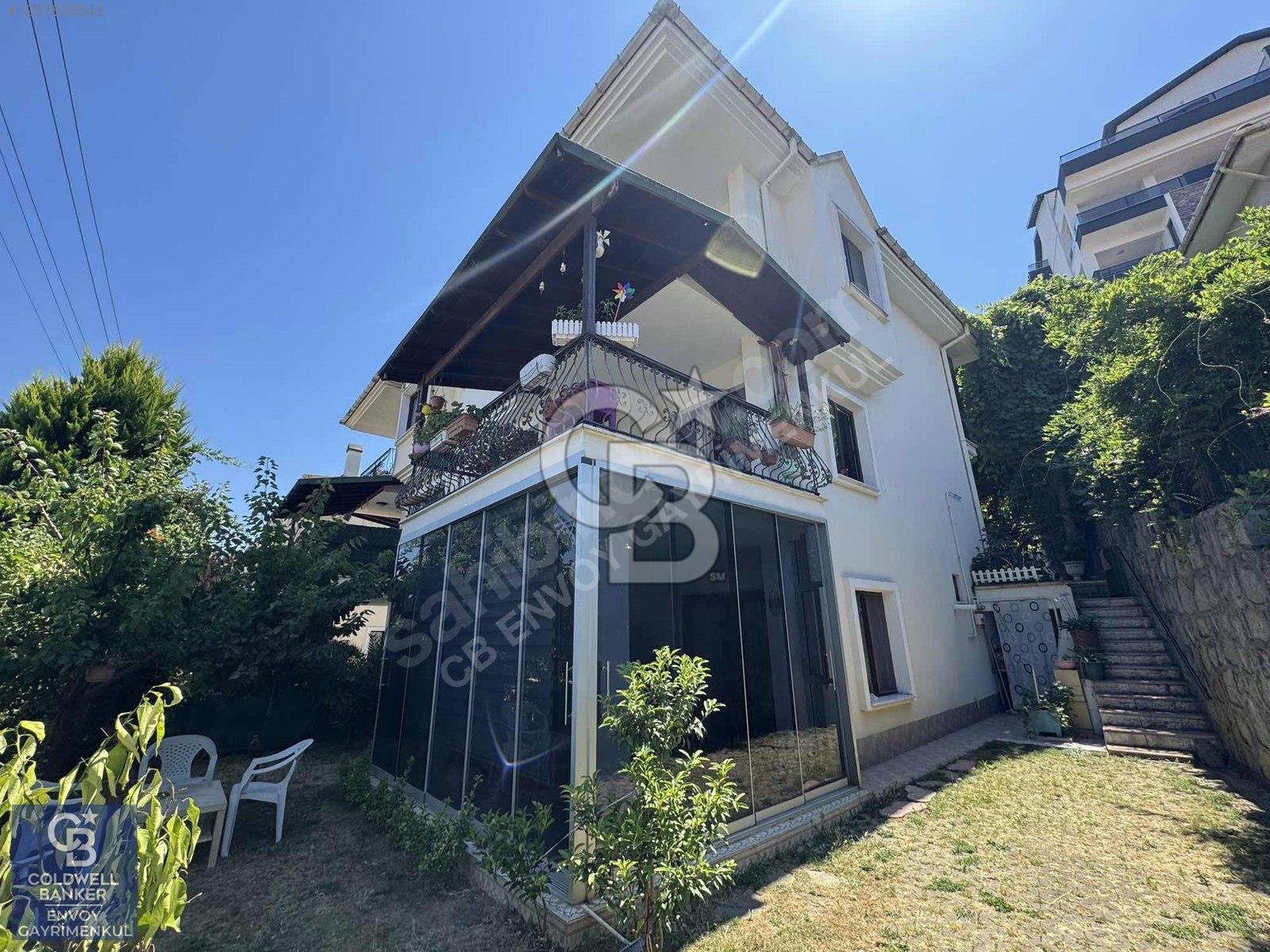 CB ENVOY'dan Topçular'da Havuzlu Site İçi 5+2 Fourleks Villa