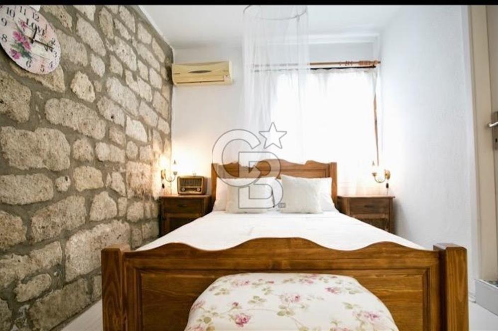 Alaçatı merkezde 7 odalı butik otel acil