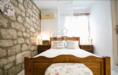 Alaçatı merkezde 7 odalı butik otel acil