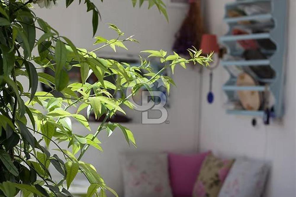 Alaçatı merkezde 7 odalı butik otel acil