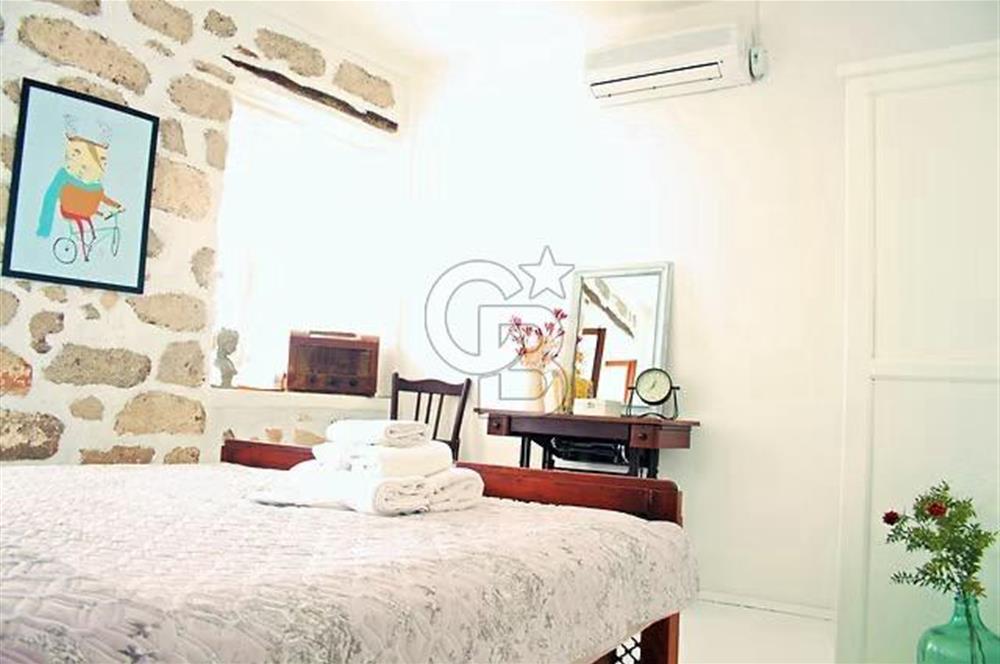 Alaçatı merkezde 7 odalı butik otel acil