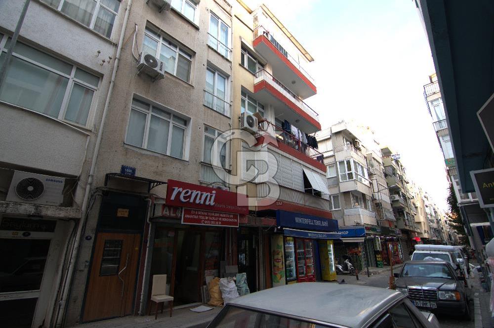 Karşıyaka Çarşıda Satılık 2+1 Tadilatlı Daire