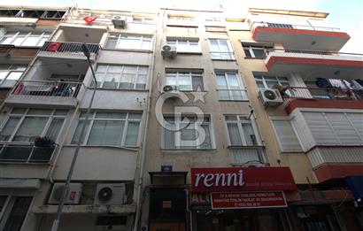 Karşıyaka Çarşıda Satılık 2+1 Tadilatlı Daire