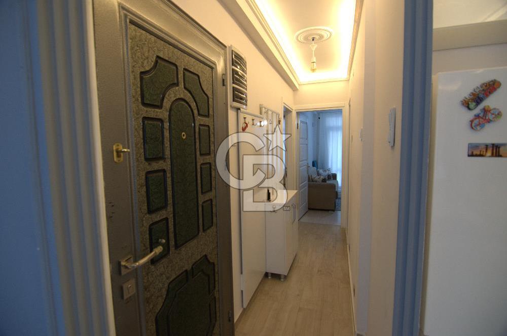 Karşıyaka Çarşıda Satılık 2+1 Tadilatlı Daire
