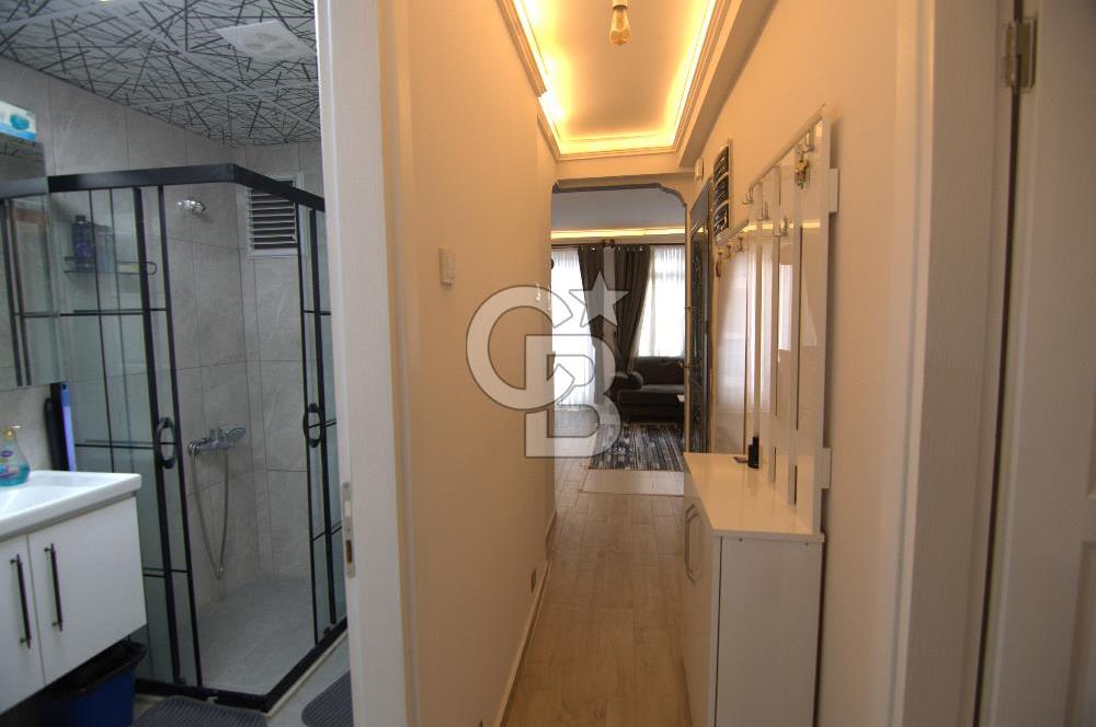 Karşıyaka Çarşıda Satılık 2+1 Tadilatlı Daire