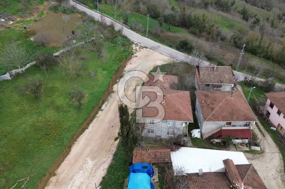 İZMİT ARIZLI'DA DENİZ MANZARALI %20 İMARLI 425 M² SATILIK ARSA