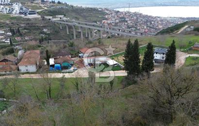 İZMİT ARIZLI'DA DENİZ MANZARALI %20 İMARLI 425 M² SATILIK ARSA