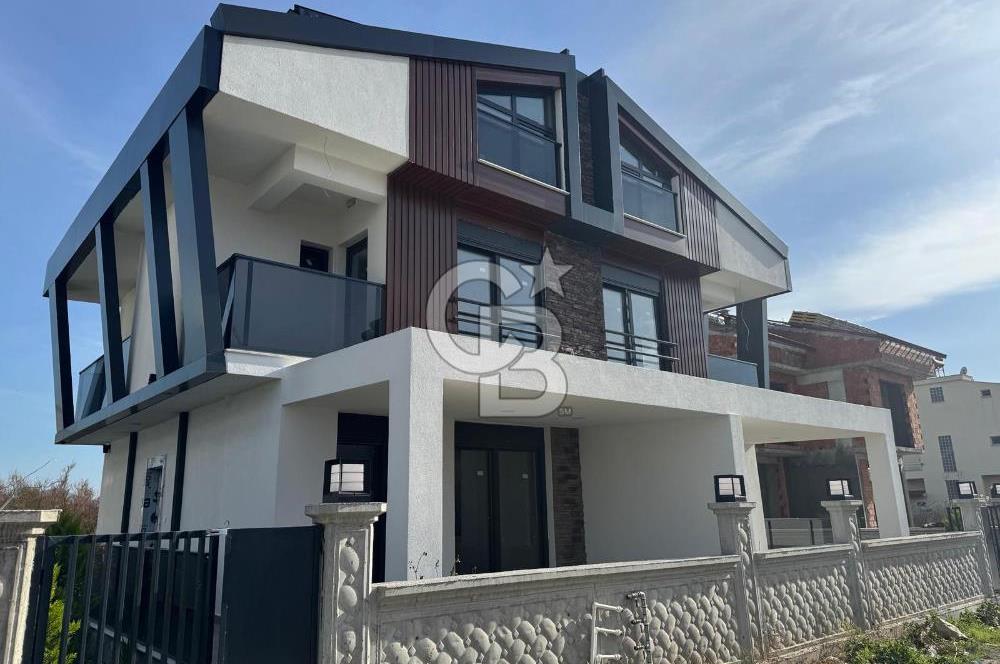 DİKİLİ'DE ÖZEL MİMARİ, GENİŞ YÜKSEK TAVANLI LÜKS AKILLI VİLLA