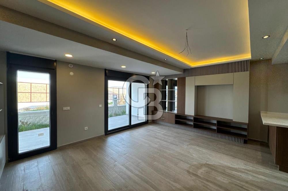 DİKİLİ'DE ÖZEL MİMARİ, GENİŞ YÜKSEK TAVANLI LÜKS AKILLI VİLLA