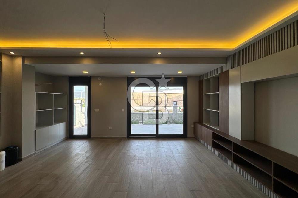 DİKİLİ'DE ÖZEL MİMARİ, GENİŞ YÜKSEK TAVANLI LÜKS AKILLI VİLLA