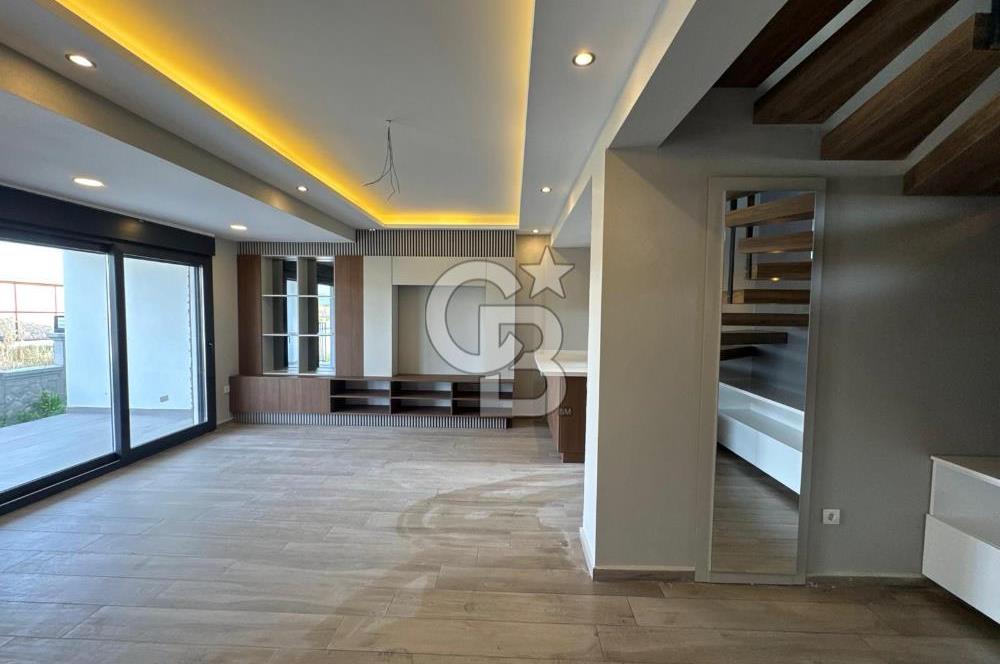 DİKİLİ'DE ÖZEL MİMARİ, GENİŞ YÜKSEK TAVANLI LÜKS AKILLI VİLLA