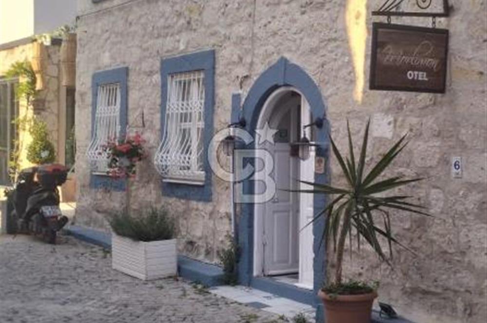 Alaçatı merkezde 7 odalı butik otel acil