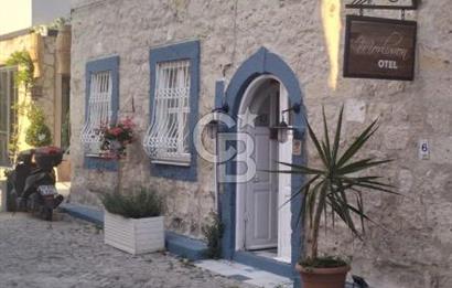 Alaçatı merkezde 7 odalı butik otel acil