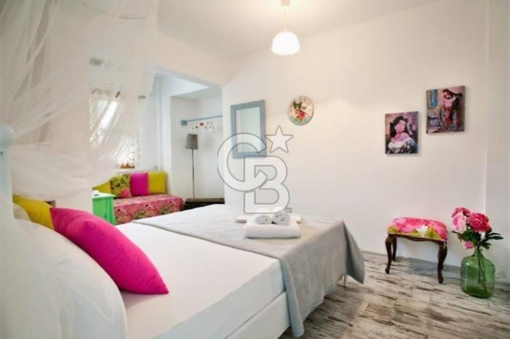 Alaçatı merkezde 7 odalı butik otel acil