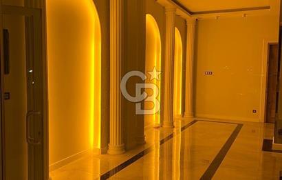 Çubuklu sahilde deniz manzaralı dükkan