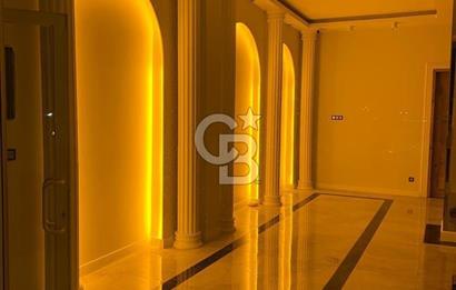 Çubuklu sahilde deniz manzaralı dükkan