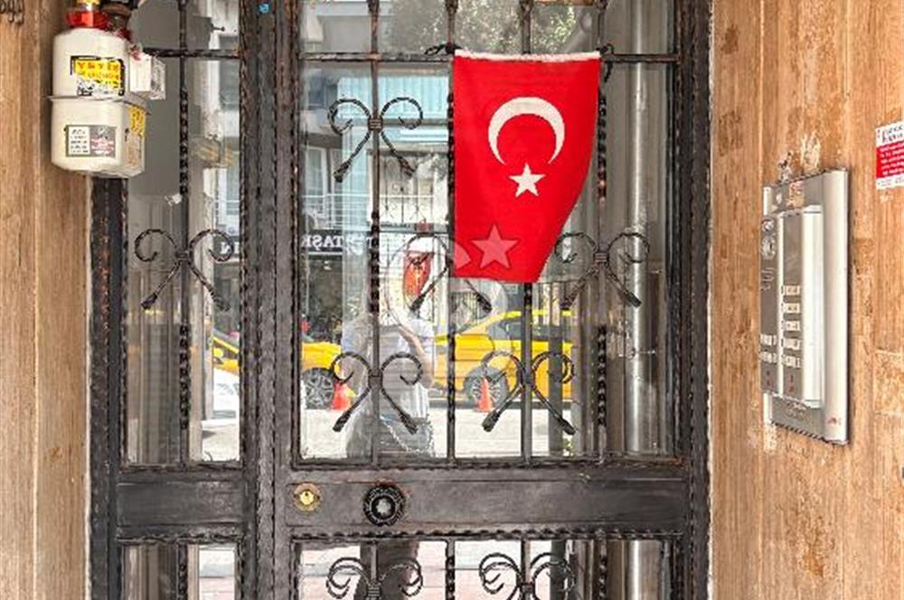 Göztepe Mithatpaşa Caddesi üzerinde 3+1 Kiralık Daire