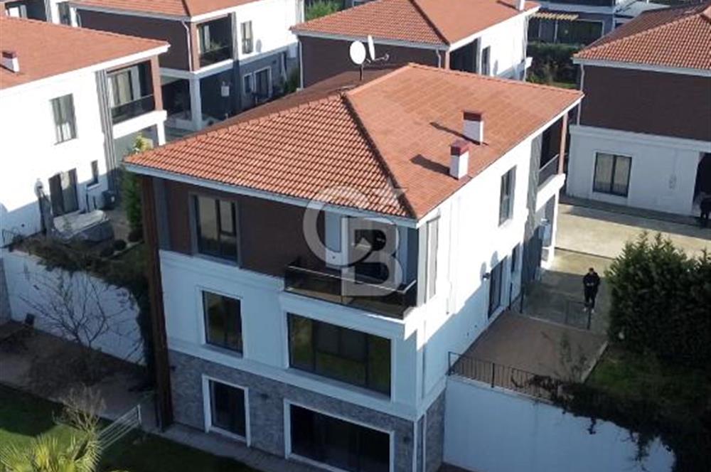 Düzce Yeşilköy Villalarında 7+2 350M2 Özel Bahçeli Fırsat Villa
