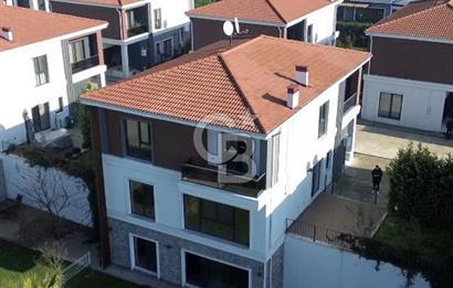 Düzce Yeşilköy Villalarında 7+2 350M2 Özel Bahçeli Fırsat Villa