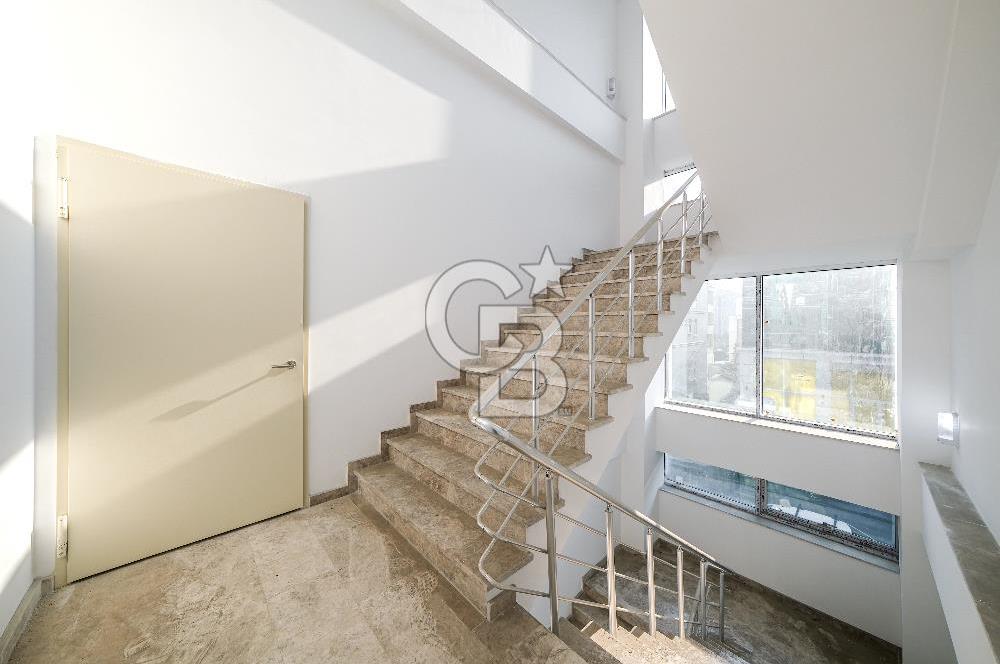 Şerifali'de Kiralık Prestijli Plaza