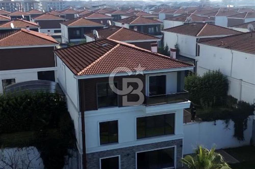 Düzce Yeşilköy Villalarında 7+2 350M2 Özel Bahçeli Fırsat Villa