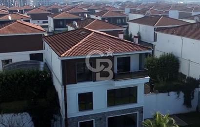Düzce Yeşilköy Villalarında 7+2 350M2 Özel Bahçeli Fırsat Villa