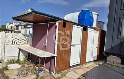 AKARCA SAHİLDE İÇİNDE TINY HOUSE BULUNAN SATILIK ARSA 