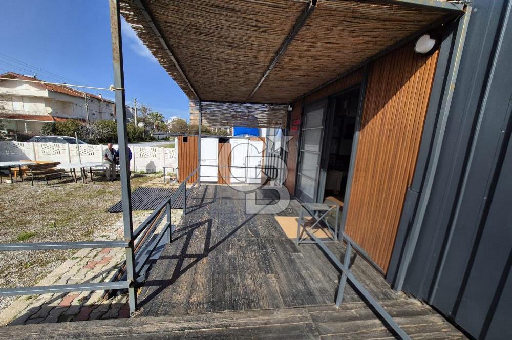 AKARCA SAHİLDE İÇİNDE TINY HOUSE BULUNAN SATILIK ARSA 