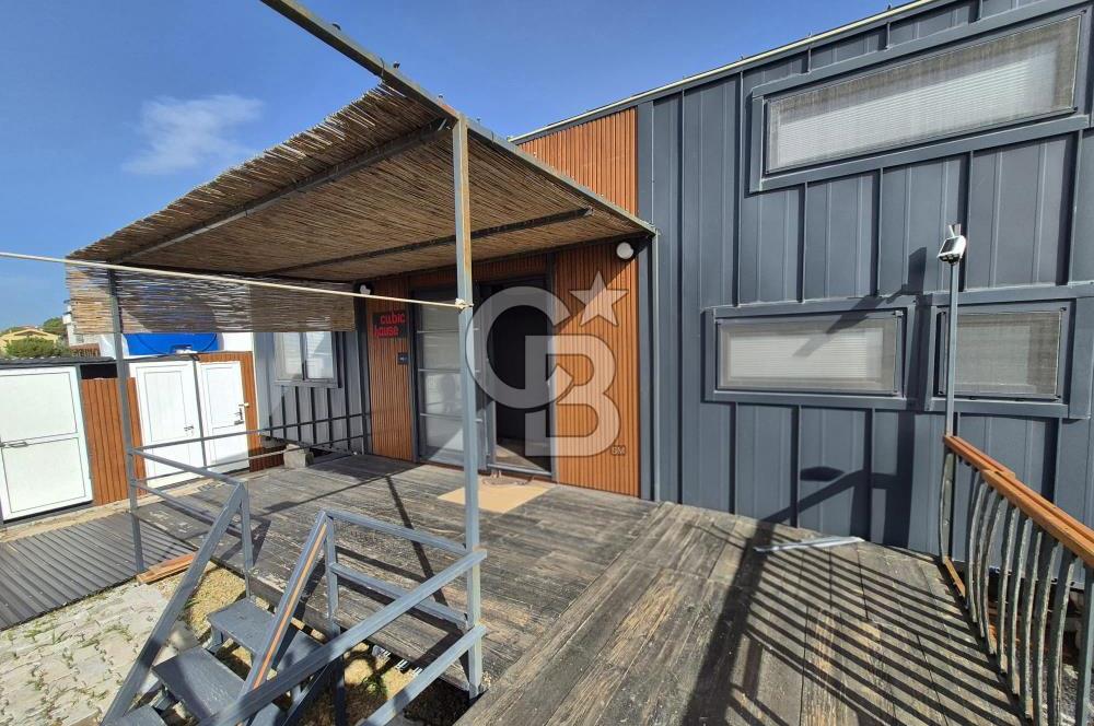 AKARCA SAHİLDE İÇİNDE TINY HOUSE BULUNAN SATILIK ARSA 