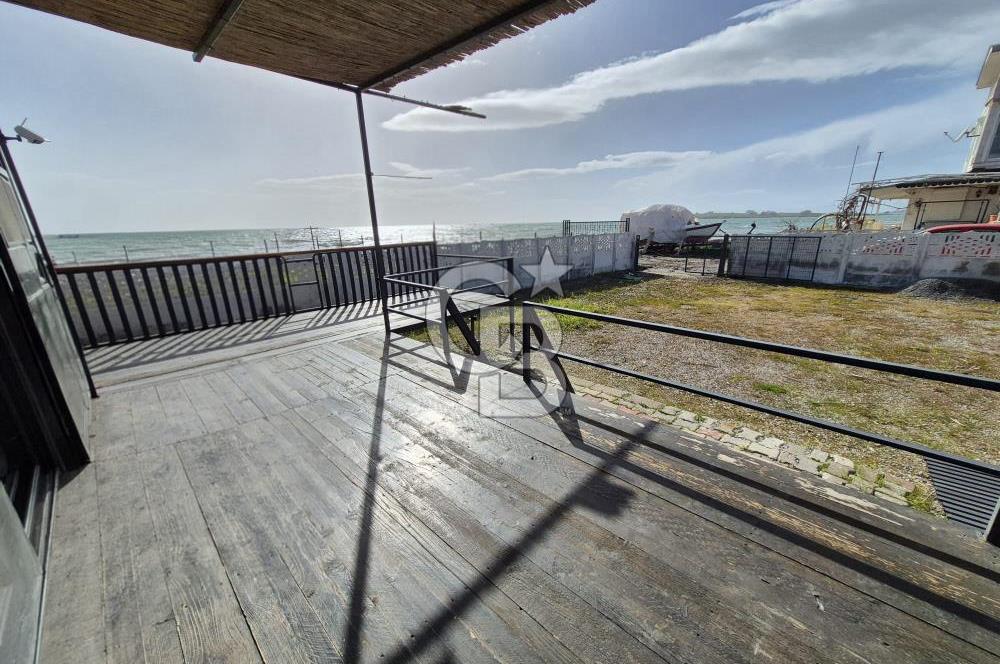 AKARCA SAHİLDE İÇİNDE TINY HOUSE BULUNAN SATILIK ARSA 